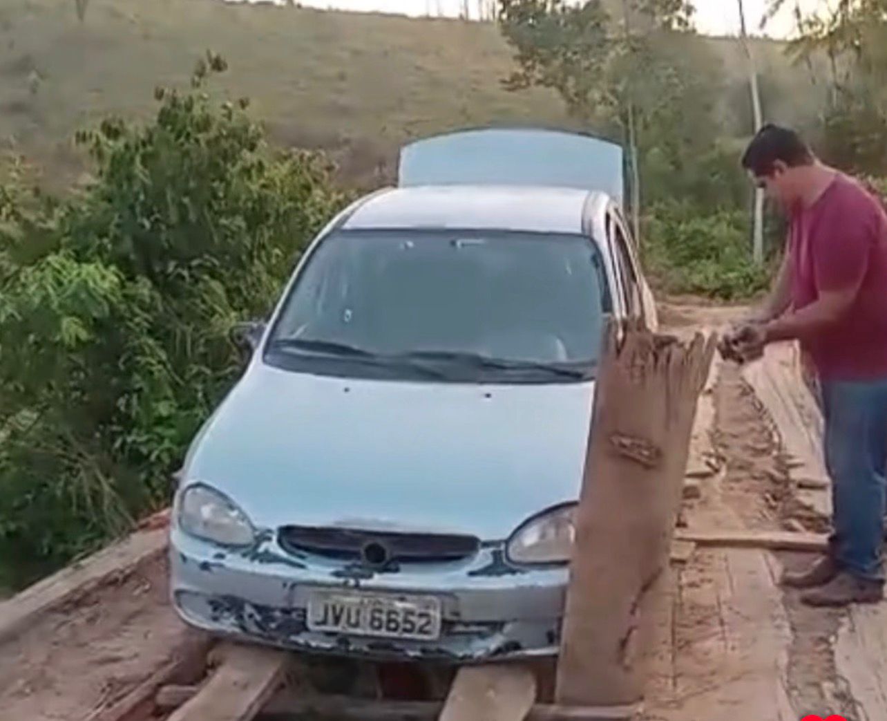 Moradores do PA Rainha e do Km 52, em Itupiranga, denunciam que vivem uma situação de verdadeiro abandono.